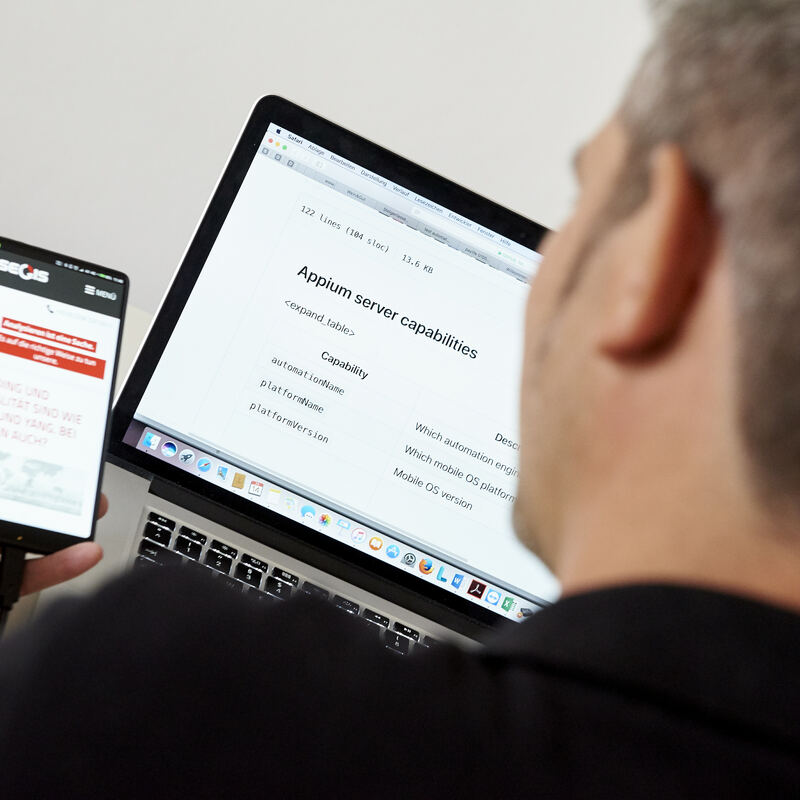 Ob manuell oder automatisiert: Wir führen Ihre Tests durch, dokumentieren normgerecht und helfen Ihnen beim Fehlermanagement.