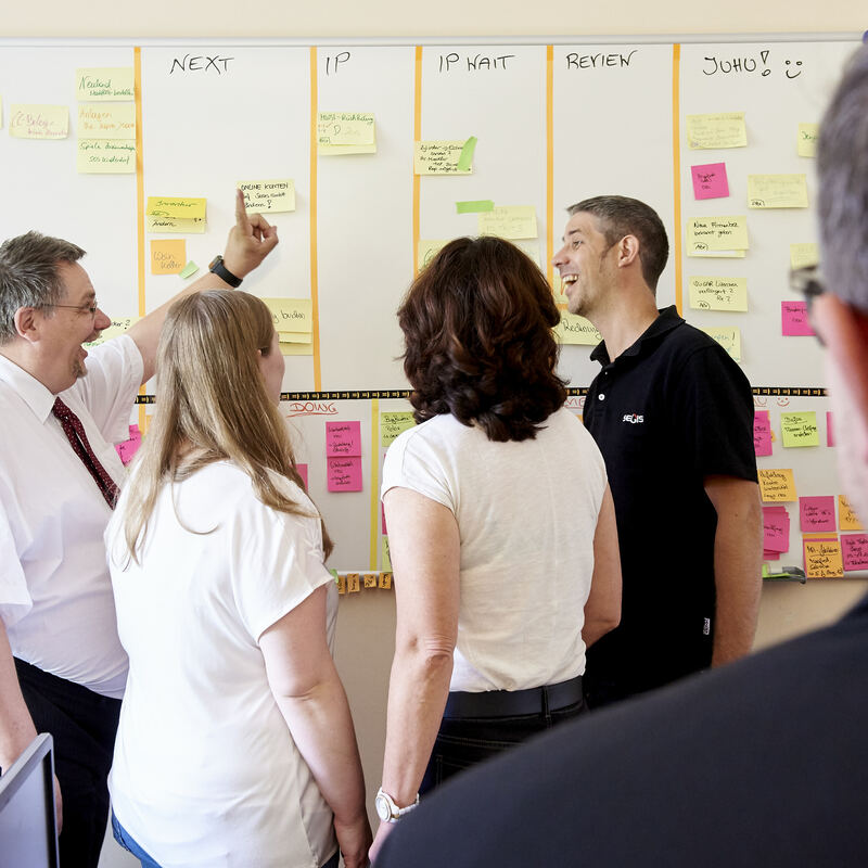 Was auch immer Sie uns als Testbasis geben: Anforderungsdokumente, Ergebnisse bisheriger Testdurchführungen, Bugreports, Zugriff auf Applikationen,... oder wir sprechen einfach mit Ihnen Ihre Applikation durch. Daraus erstellen wir die für Ihre Zwecke optimalen Testfälle.